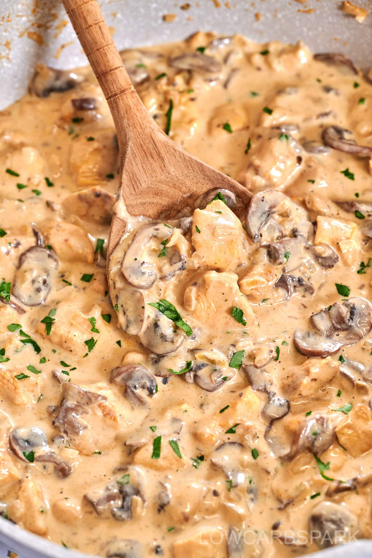 Minute Chicken Stroganoff: Quick & Creamy Weeknight Dinner